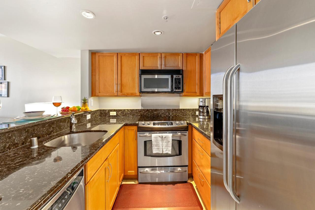 Renovated With City View At Aqua Palms Waikiki Honolulu Exteriör bild