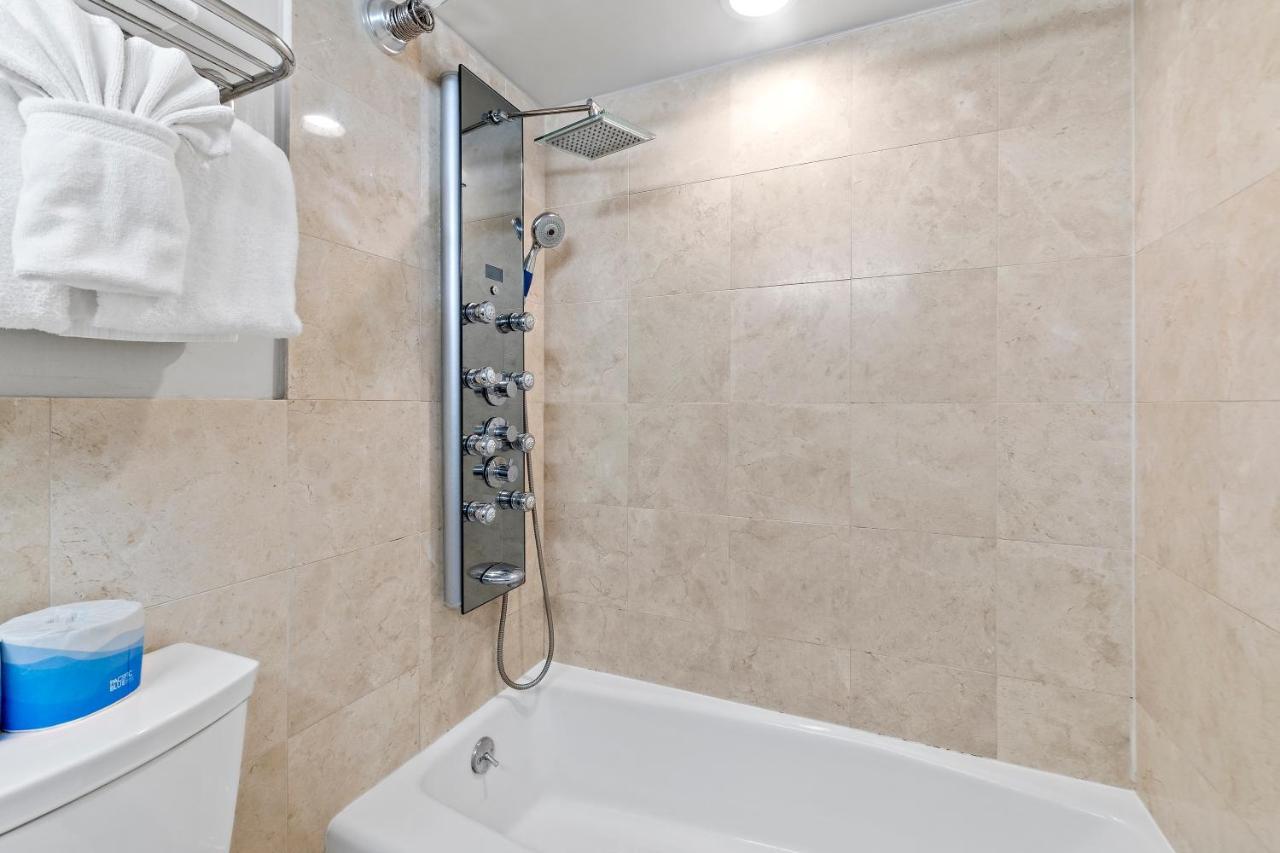Renovated With City View At Aqua Palms Waikiki Honolulu Exteriör bild