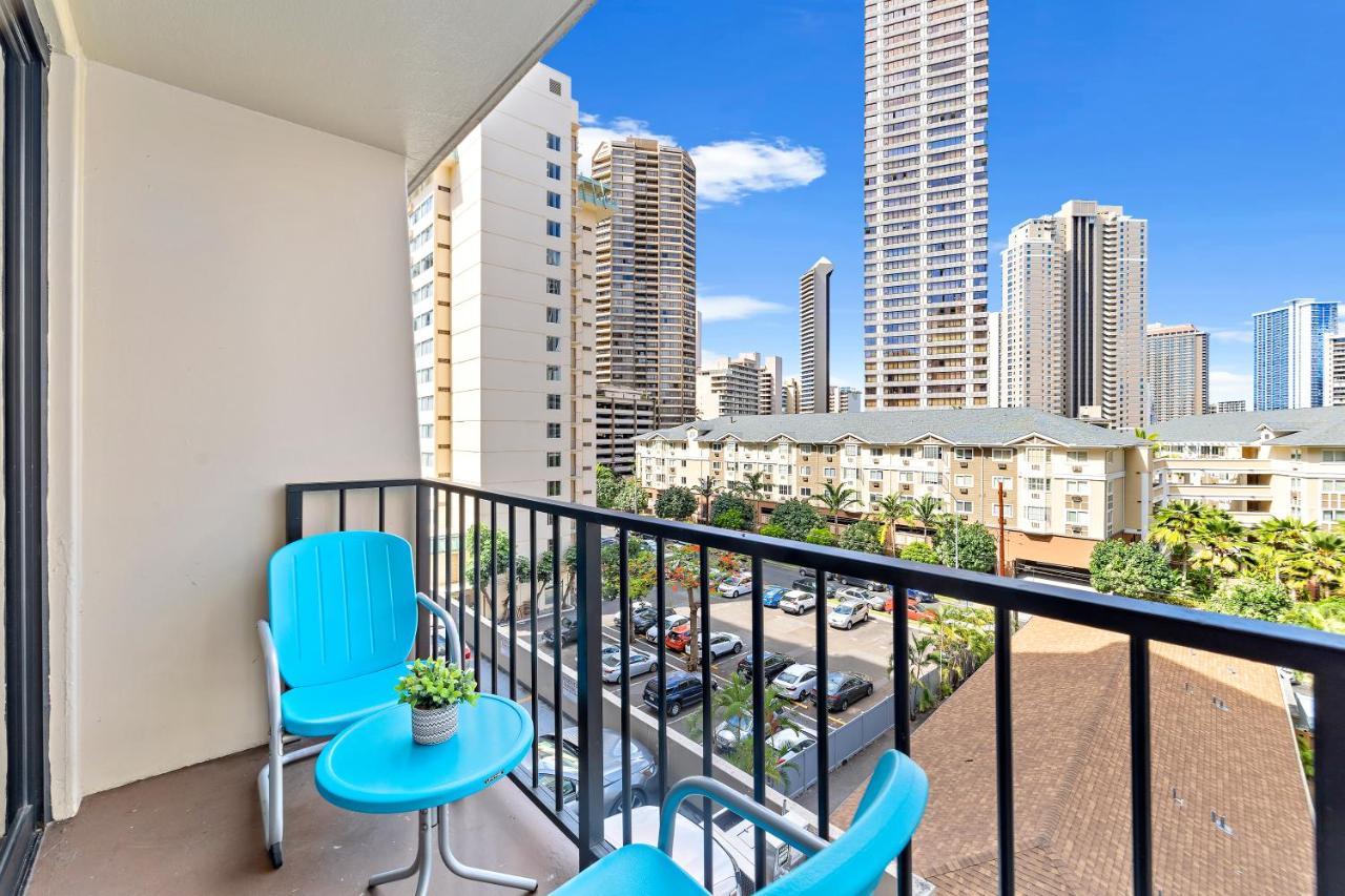 Renovated With City View At Aqua Palms Waikiki Honolulu Exteriör bild